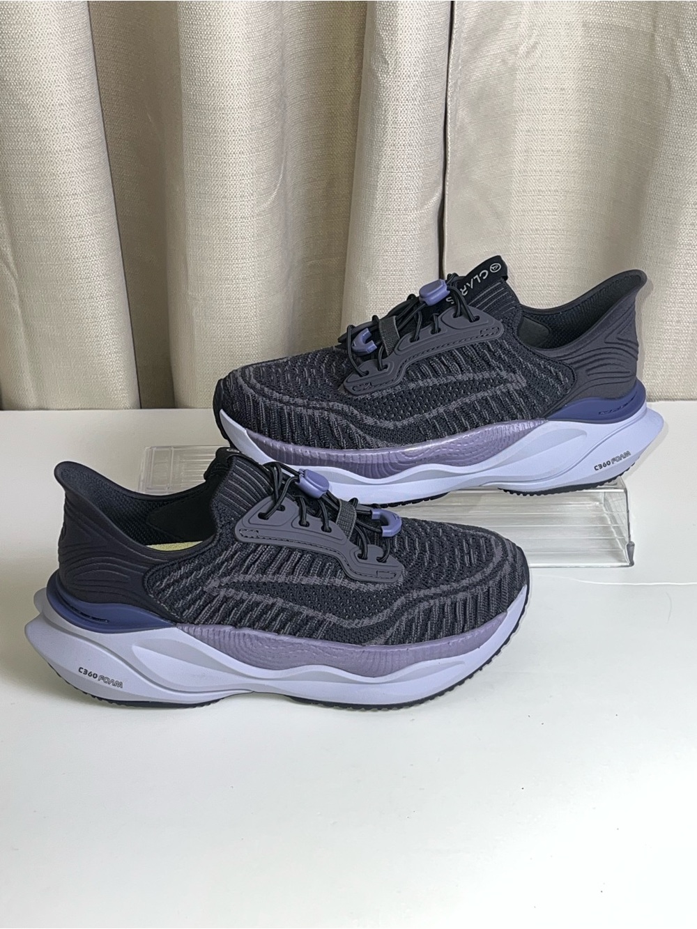 NWOB Clarks Pace Rise Walking Sneakers